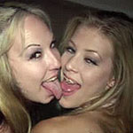 Teen Leah Luv makes girl friend moan with pleasure